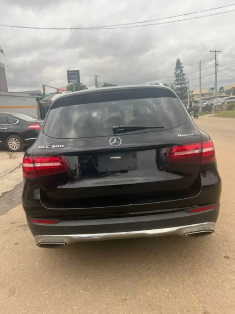 Mercedes-Benz GLC 300   - 2017