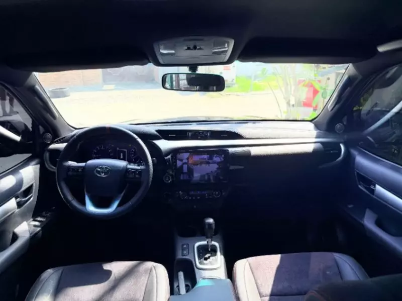 Toyota Hilux   - 2020