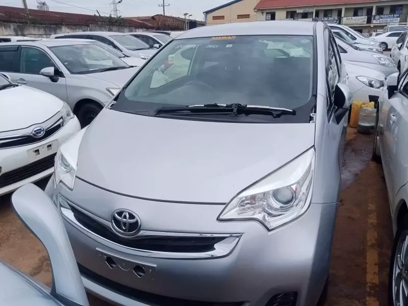 Toyota Ractis   - 2016