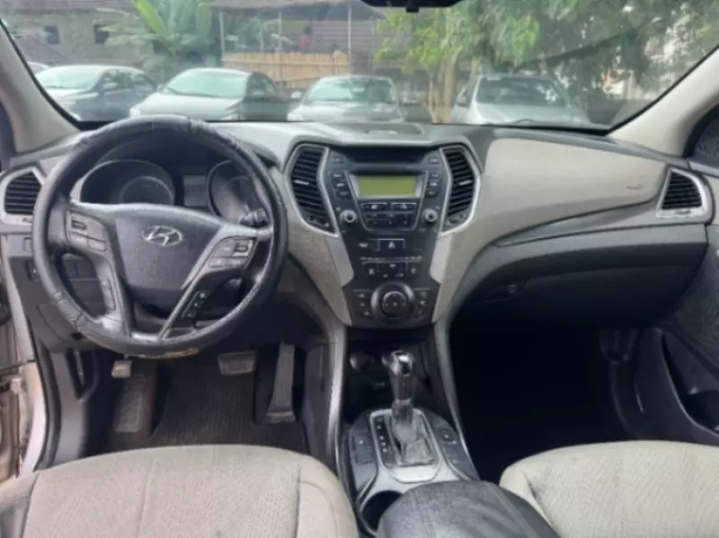 Hyundai Santa Fe   - 2013