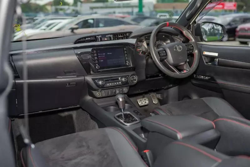 TOYOTA Hilux   - 2022