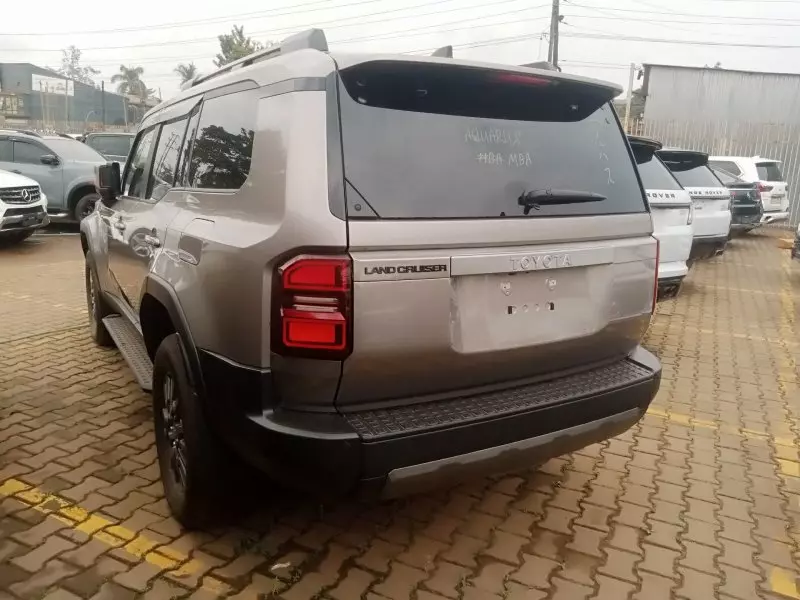 Toyota Landcruiser Prado - 2023