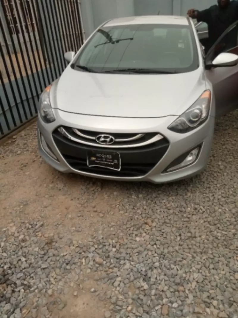 Hyundai Elantra   - 2014
