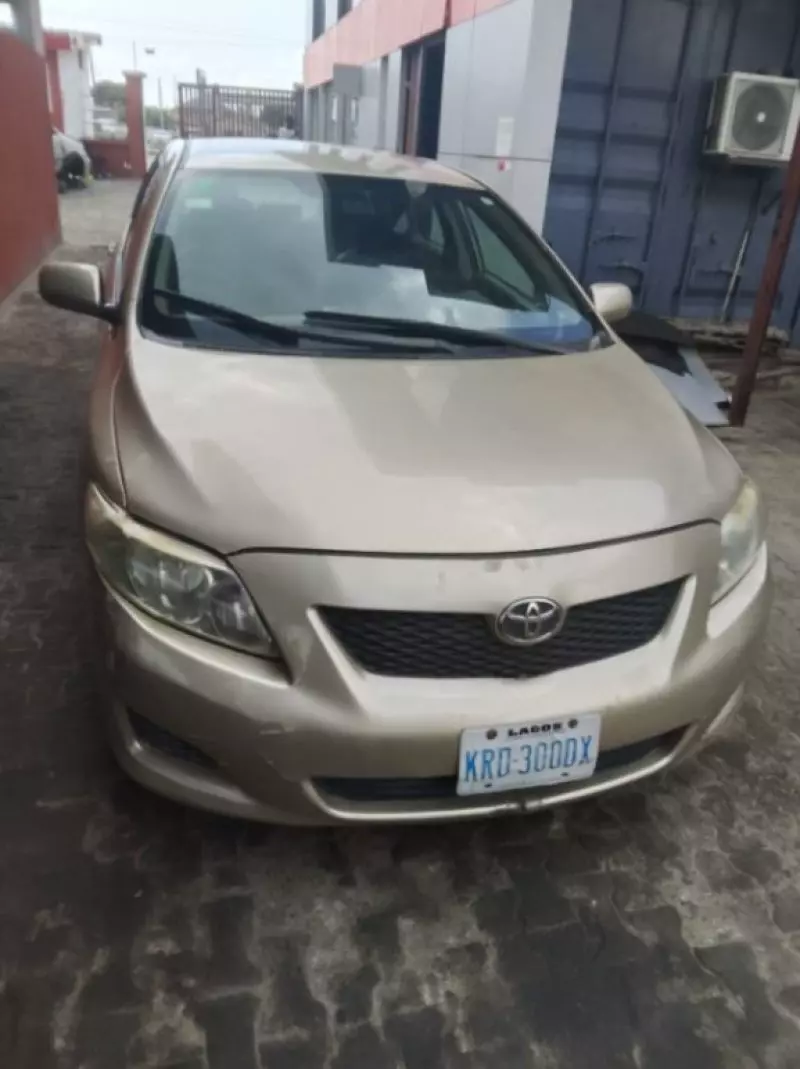 Toyota Corolla   - 2009