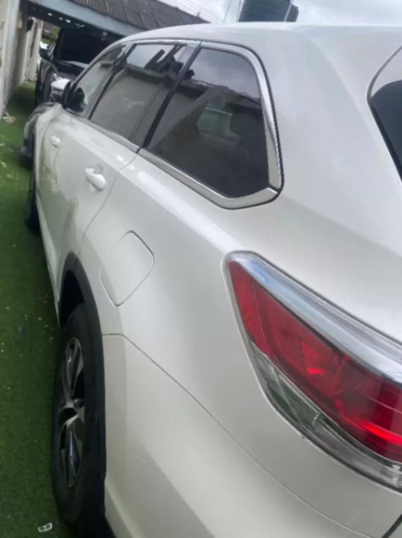 Toyota Highlander   - 2016