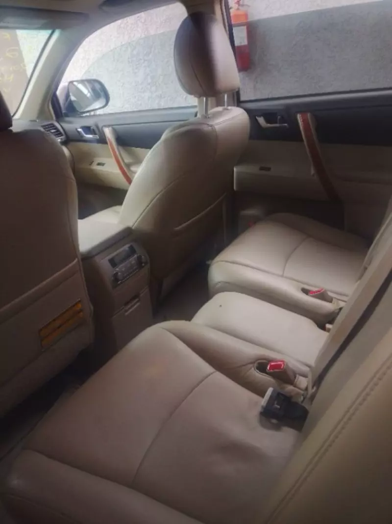 Toyota Highlander   - 2010
