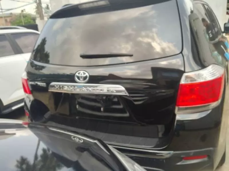 Toyota Highlander   - 2012