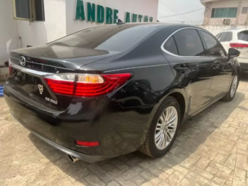 Lexus ES   - 2014