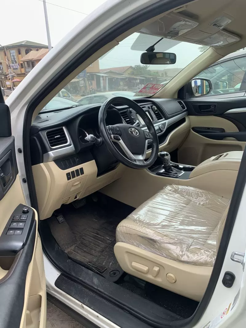 Toyota Highlander   - 2015