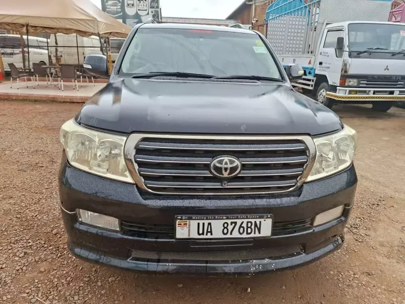 Toyota Land Cruiser V8   - 2011