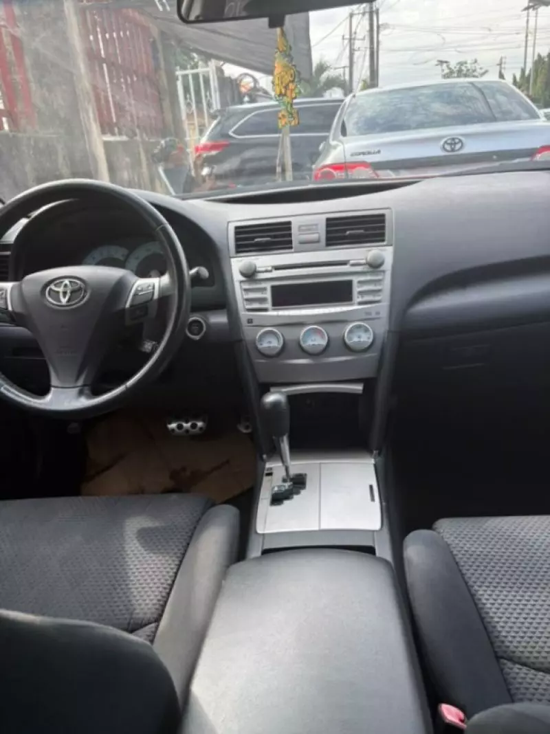 TOYOTA Camry   - 2010