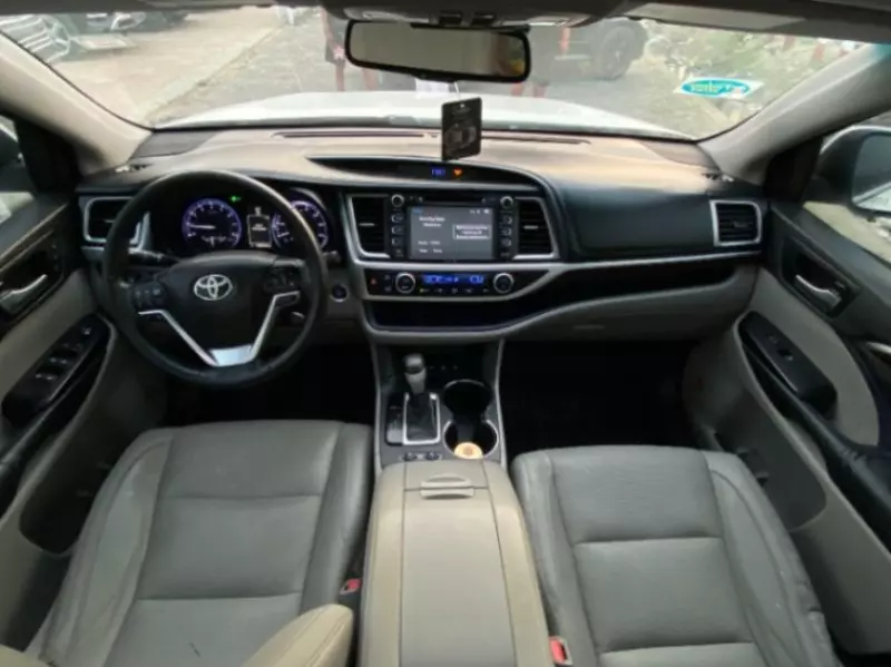 Toyota Highlander   - 2017