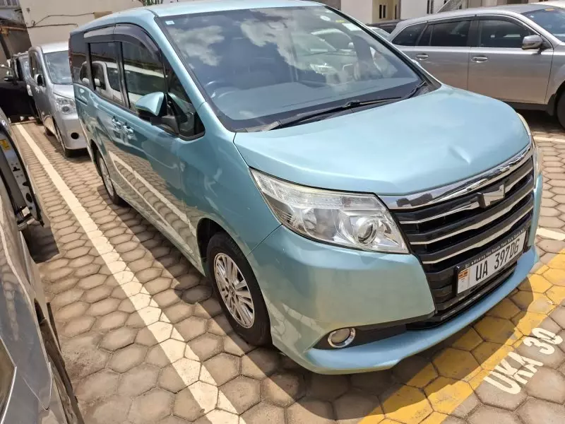 Toyota Noah   - 2016