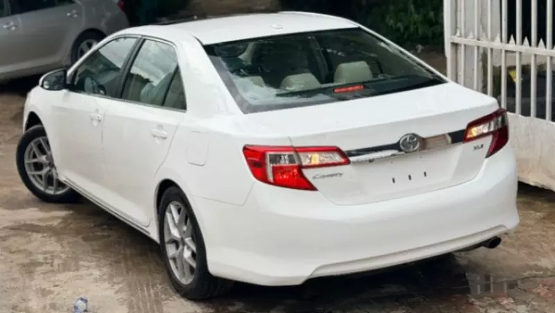 TOYOTA Camry - 2012