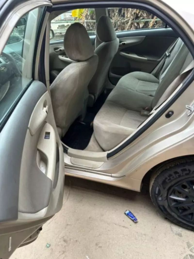 Toyota Corolla   - 2010