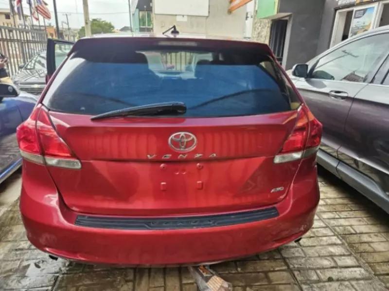 Toyota Venza   - 2011