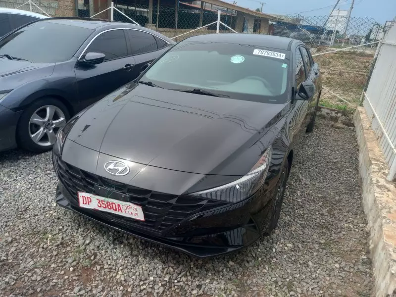 Hyundai Elantra   - 2021