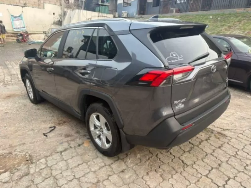 Toyota RAV4   - 2019