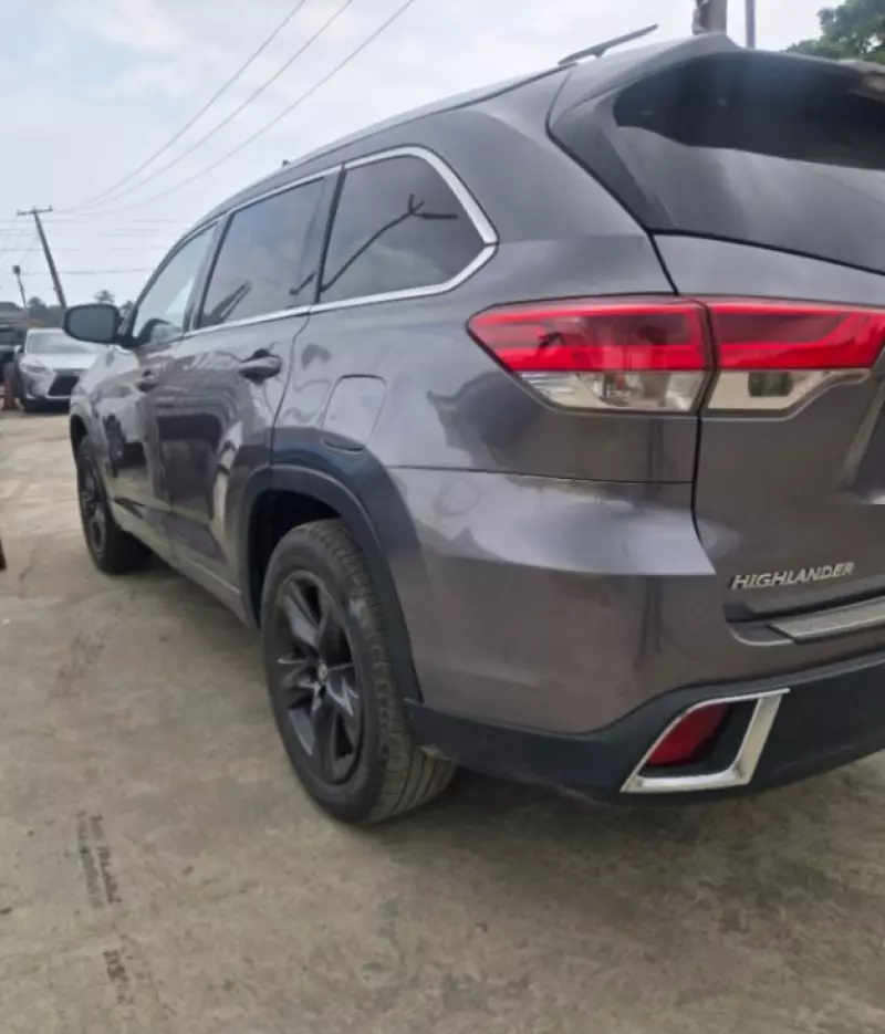 TOYOTA Highlander   - 2018