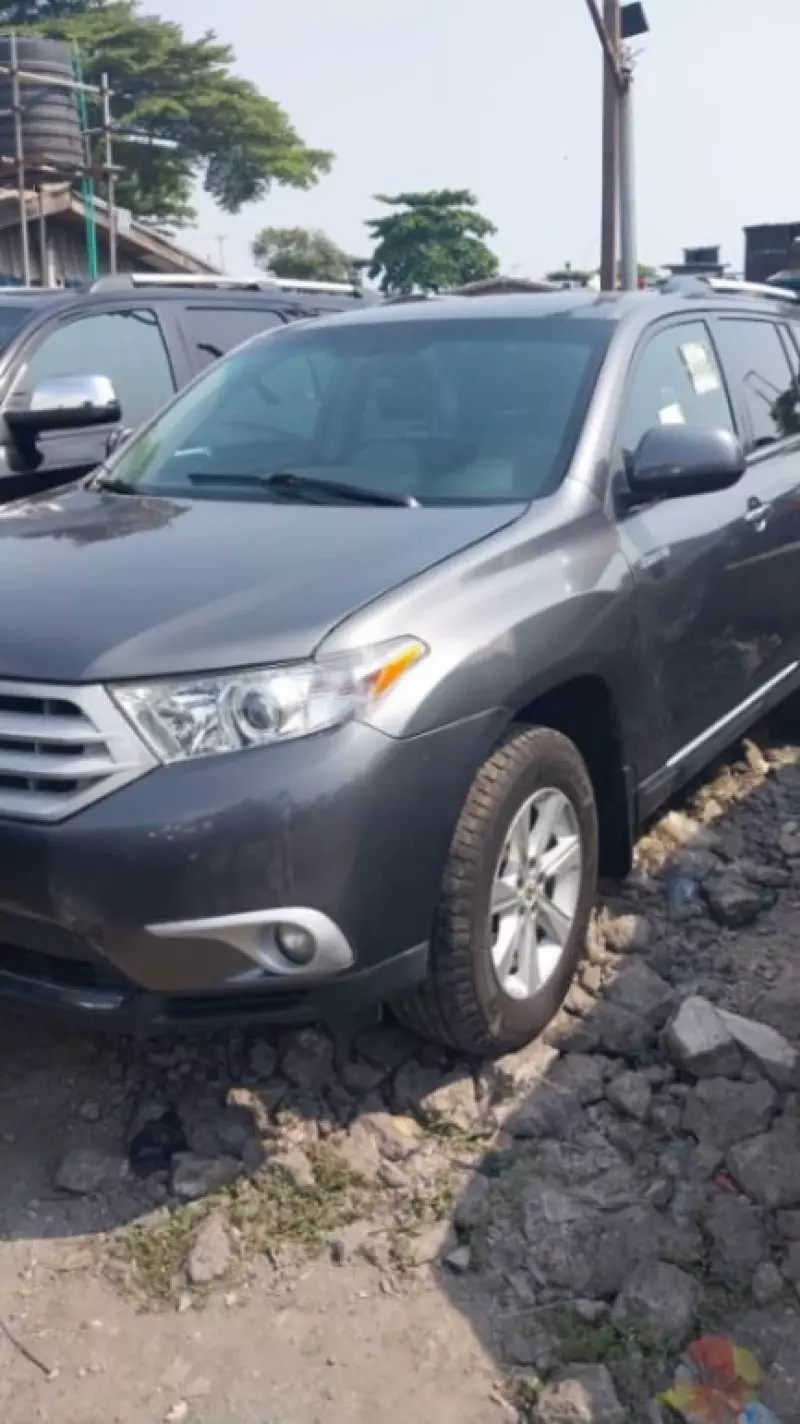 Toyota Highlander   - 2012