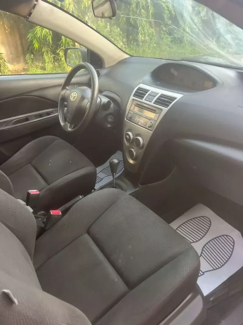 Toyota Yaris   - 2012