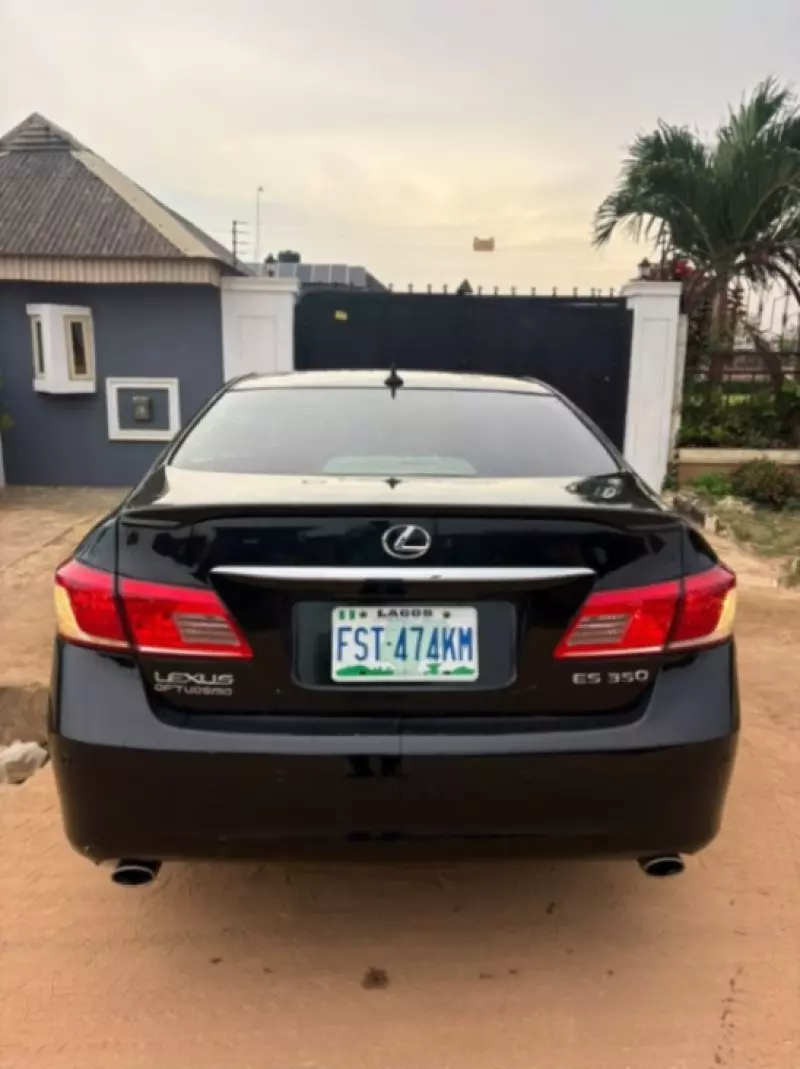 Lexus ES   - 2010
