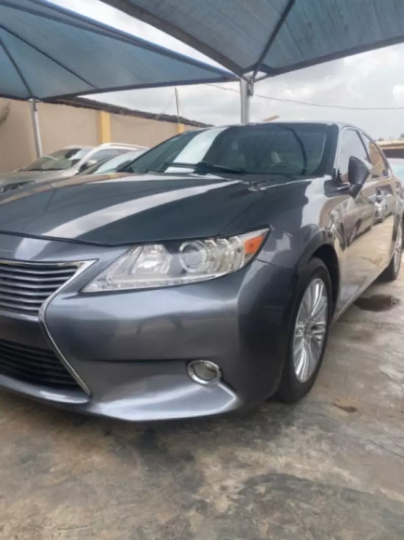Lexus ES   - 2013