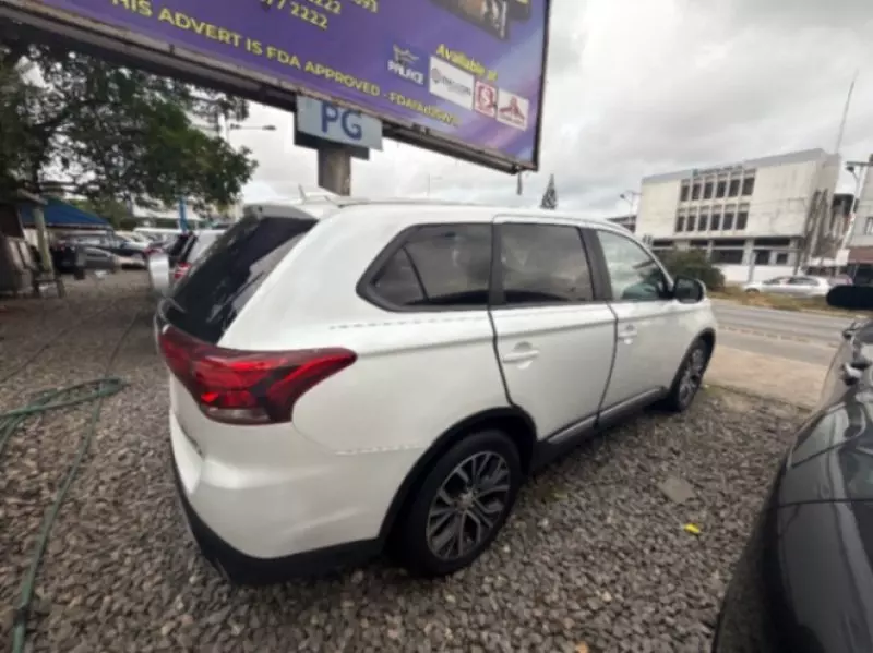 Mitsubishi OUTLANDER   - 2018