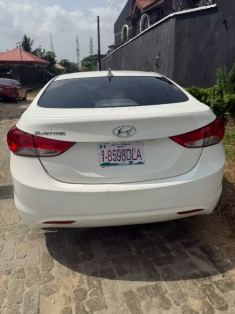 Hyundai Elantra   - 2013
