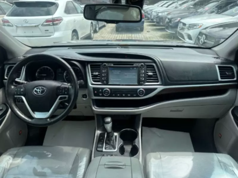 Toyota Highlander   - 2015