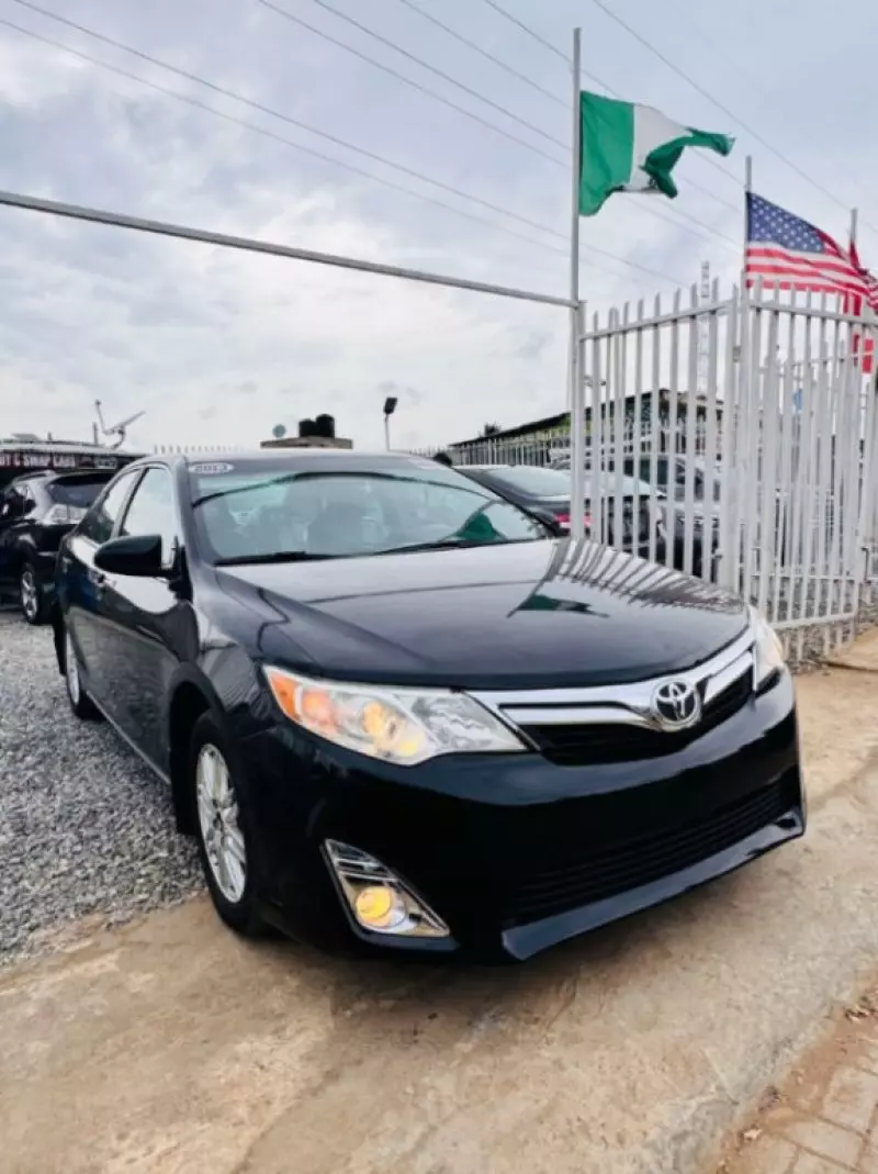 Toyota Camry   - 2014