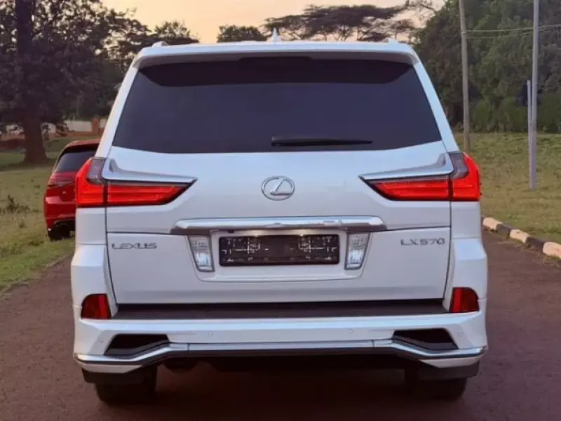 Lexus LX 570   - 2017