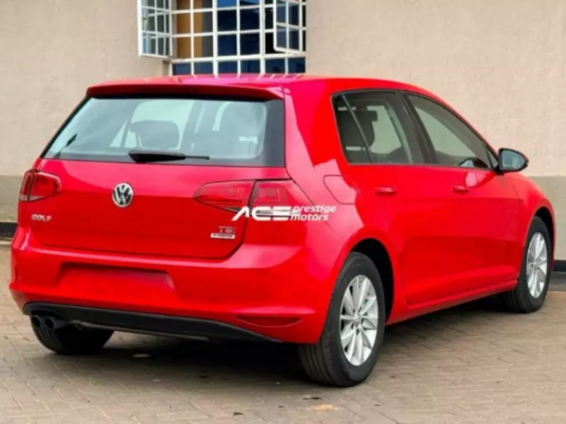 Volkswagen Golf   - 2016