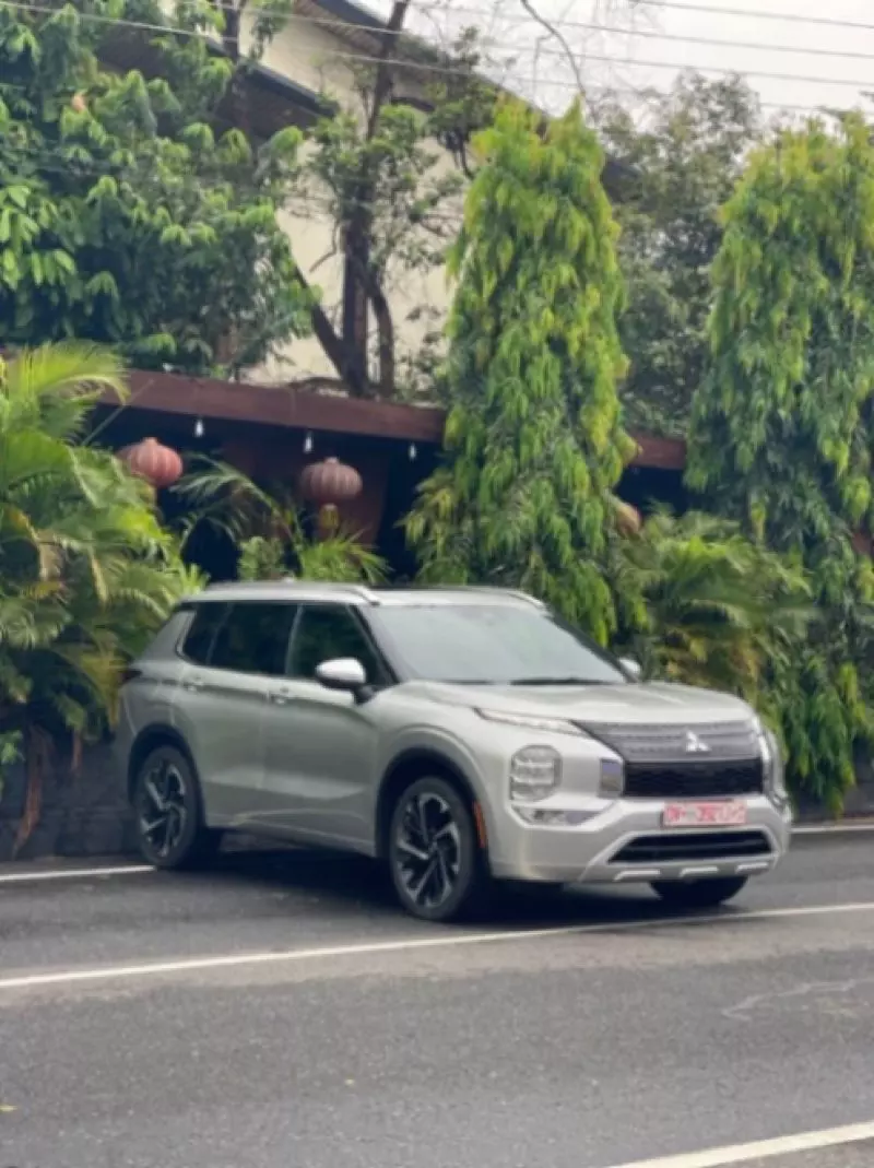 Mitsubishi OUTLANDER   - 2023