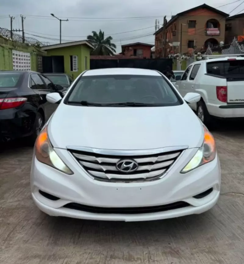 Hyundai Sonata   - 2011