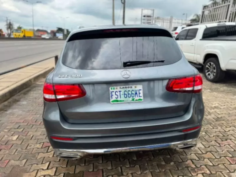 Mercedes-Benz GLC 300   - 2016