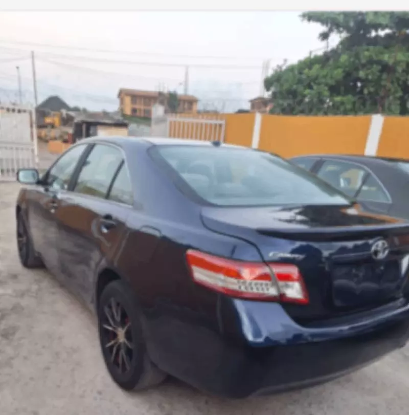 Toyota Camry   - 2010