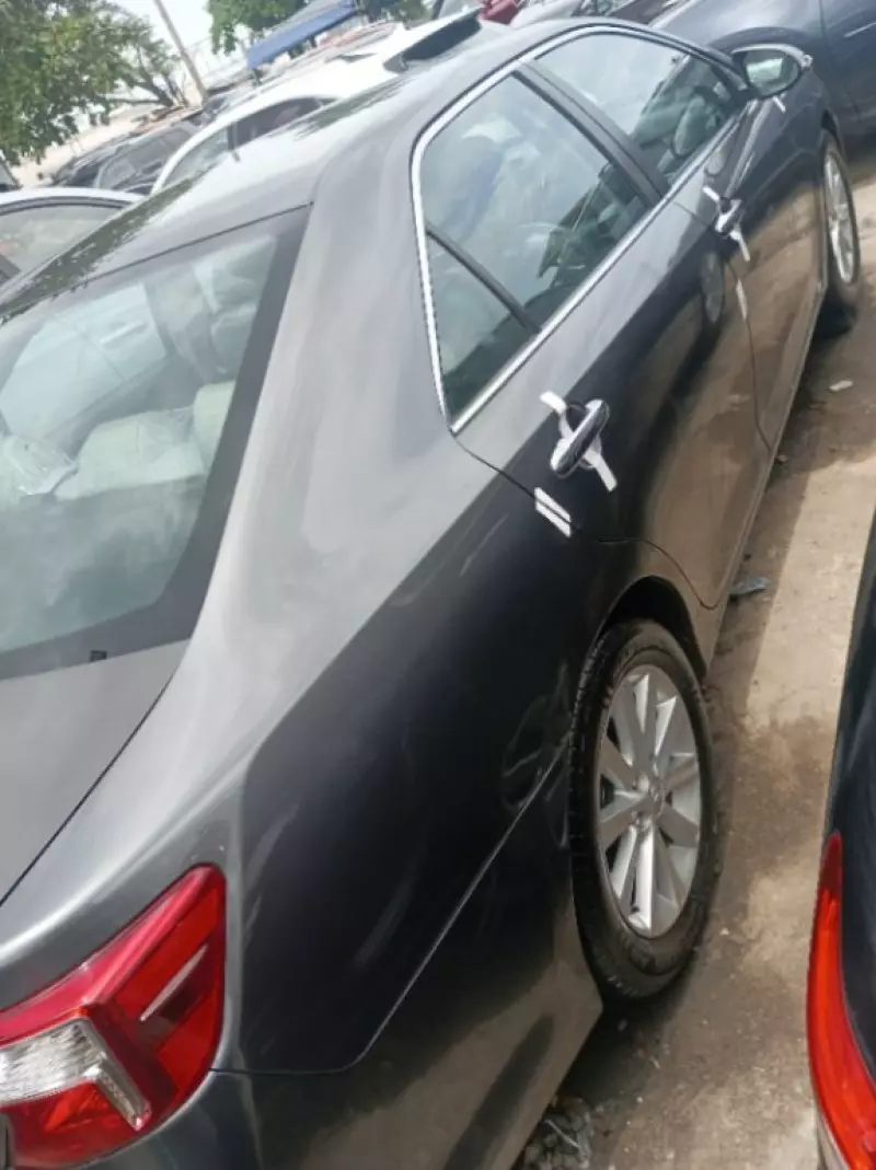 Toyota camry   - 2012