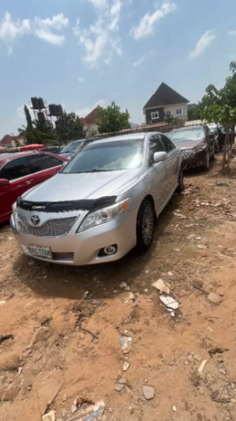 TOYOTA Camry   - 2010