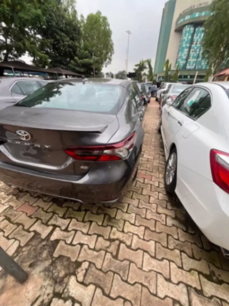 TOYOTA Camry   - 2021