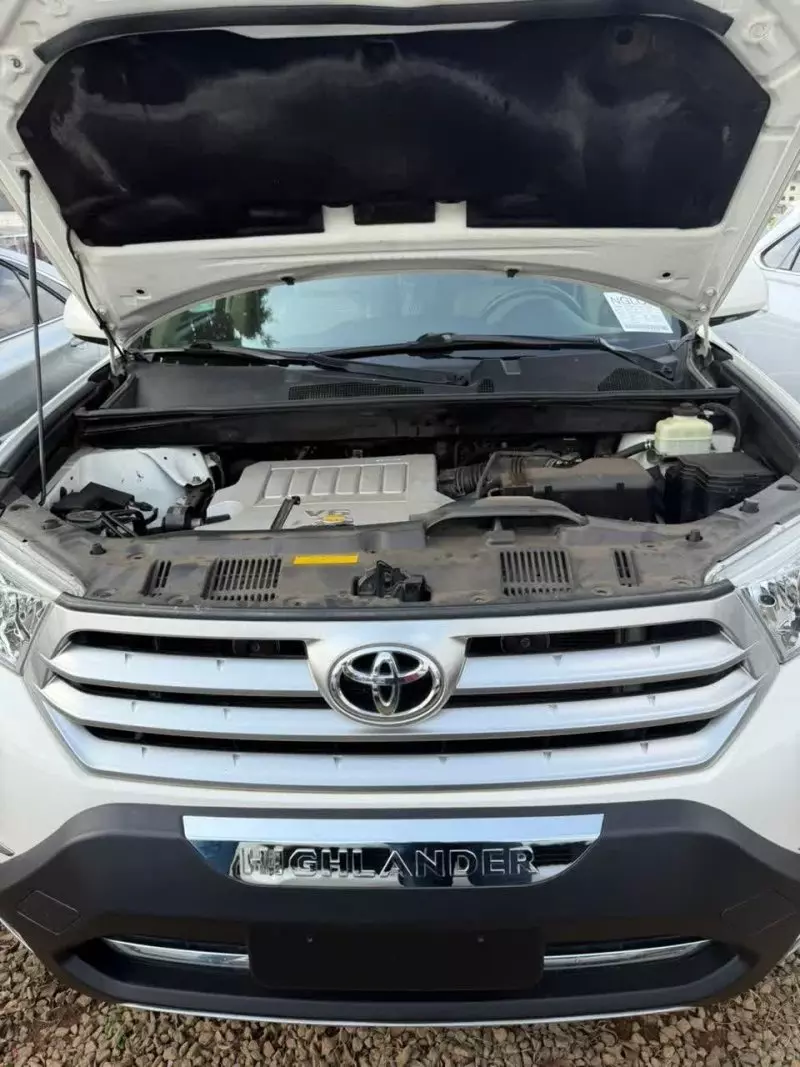 Toyota Highlander   - 2012