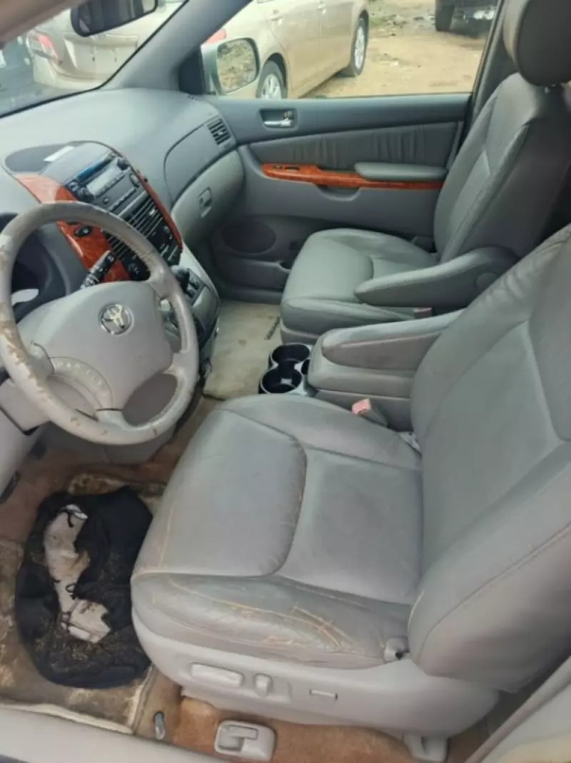 TOYOTA Sienna   - 2008