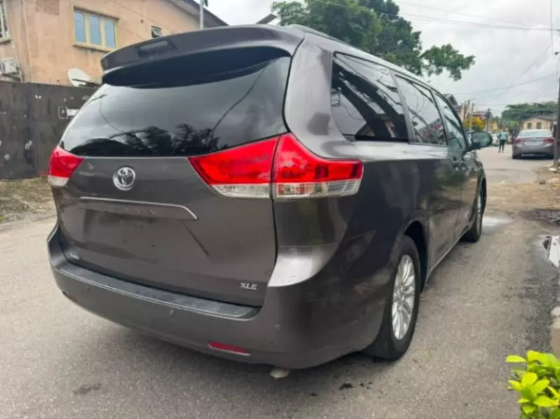 TOYOTA Sienna   - 2014