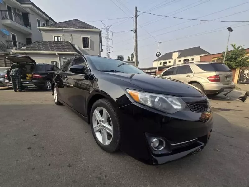 TOYOTA Camry - 2014