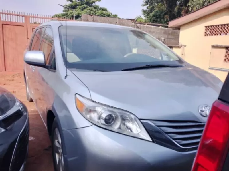 Toyota Sienna   - 2012