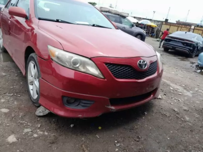 TOYOTA Camry   - 2010