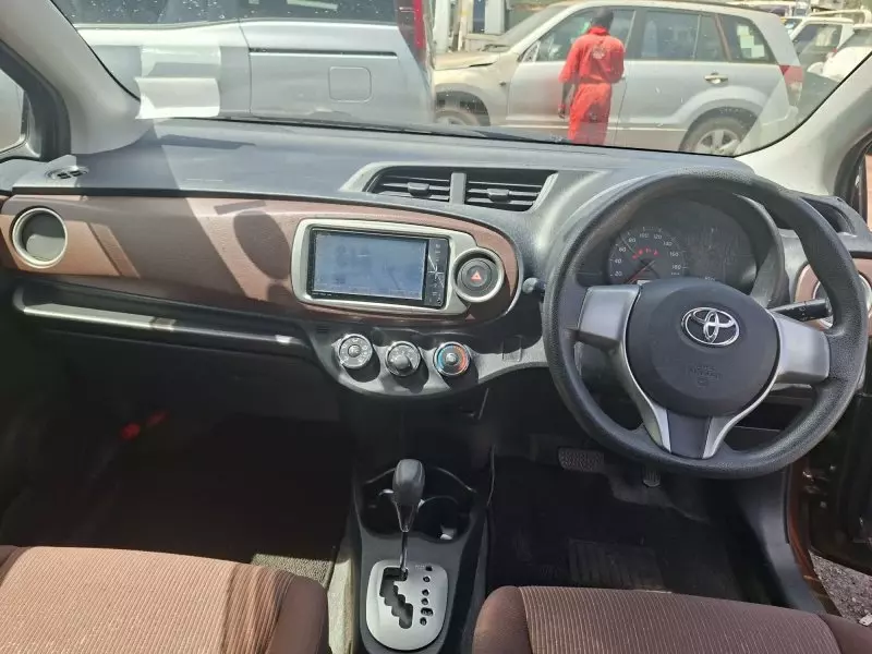 Toyota Vitz   - 2011