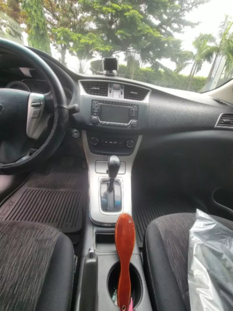 Nissan Sentra - 2015