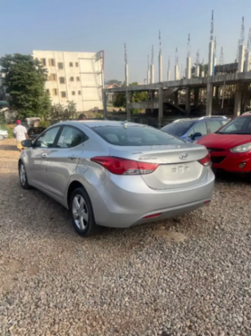 Hyundai Elantra   - 2013