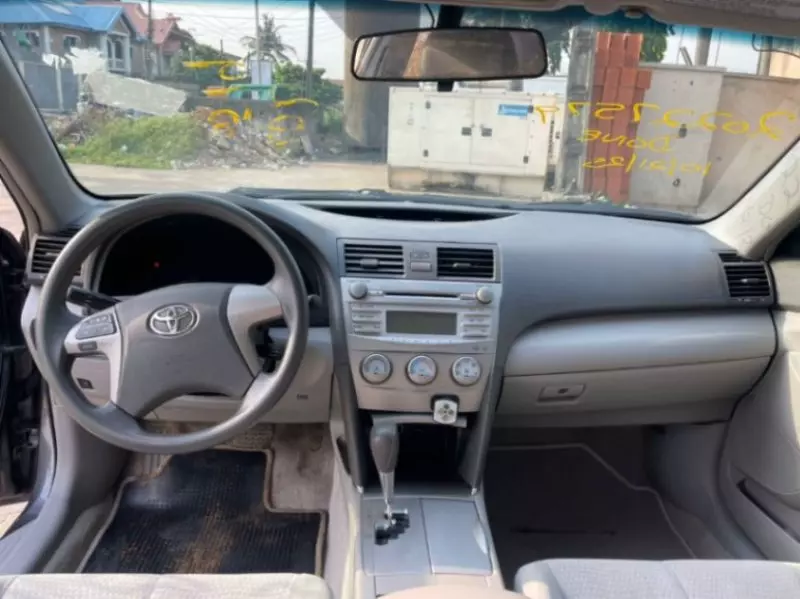 Toyota Camry   - 2010